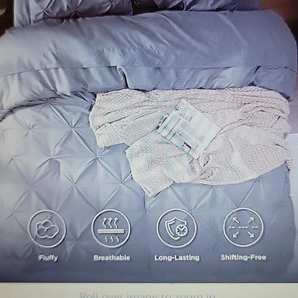Bedsure Queen Gray Pintuck Comforter  88